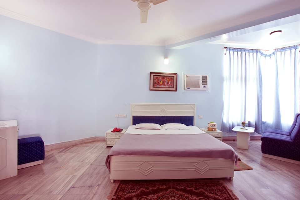 Suite Deluxe AC room