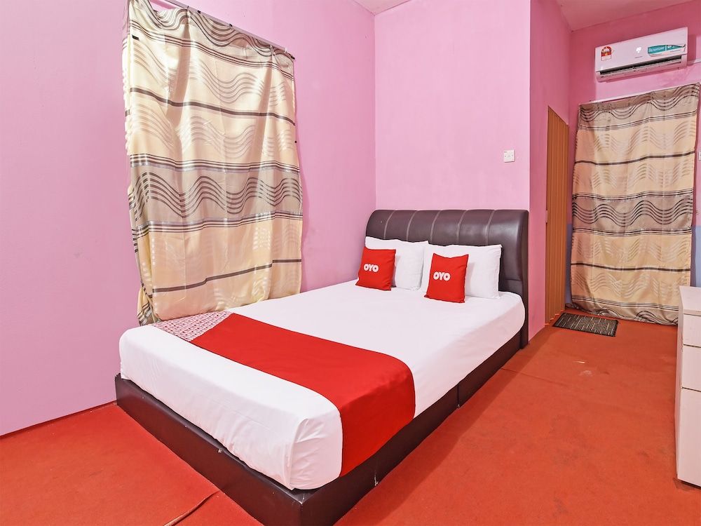 OYO 90664 Rabi Hotel Deluxe Double Room, 1 Queen Bed 4