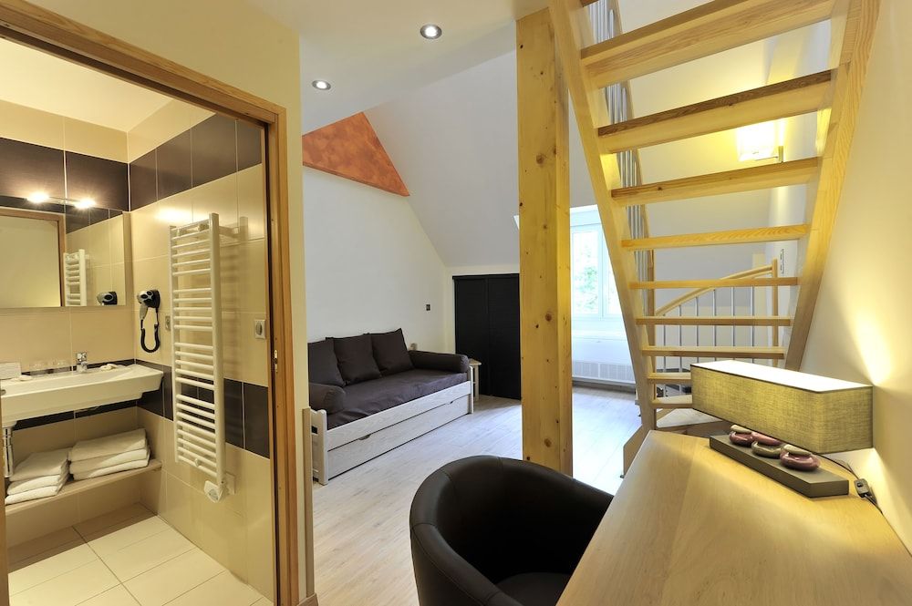 Logis Hôtel Restaurant Les 2 Rives - A75, en bordure de rivière Premium Suite, River View 9