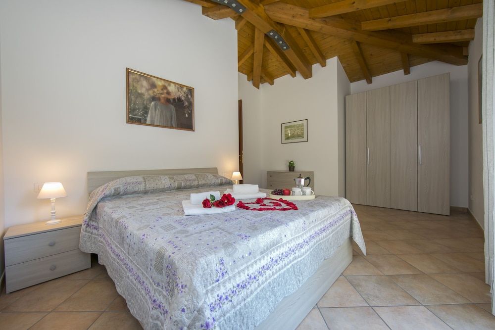 Family Townhome, 2 Bedrooms, 2 Bathrooms (Le Betulle Garden in Laveno)