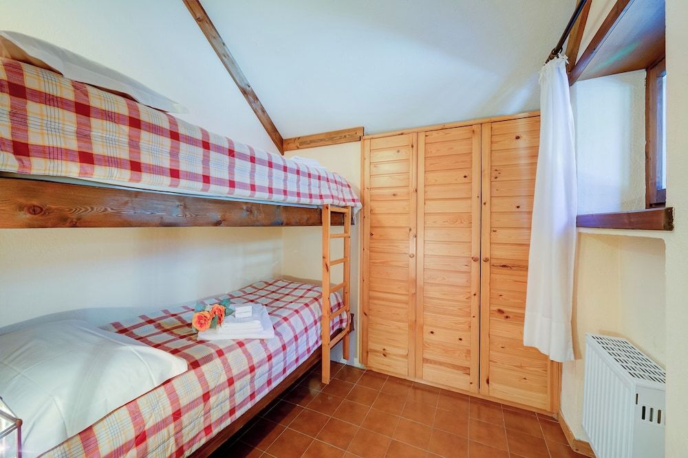 Family Apartment, 1 Bedroom, Mountainside (Abeti A2-17 few min from ski)