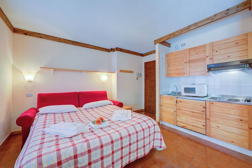 Family Apartment, 1 Bedroom, Mountainside (Abeti A2-17 few min from ski)