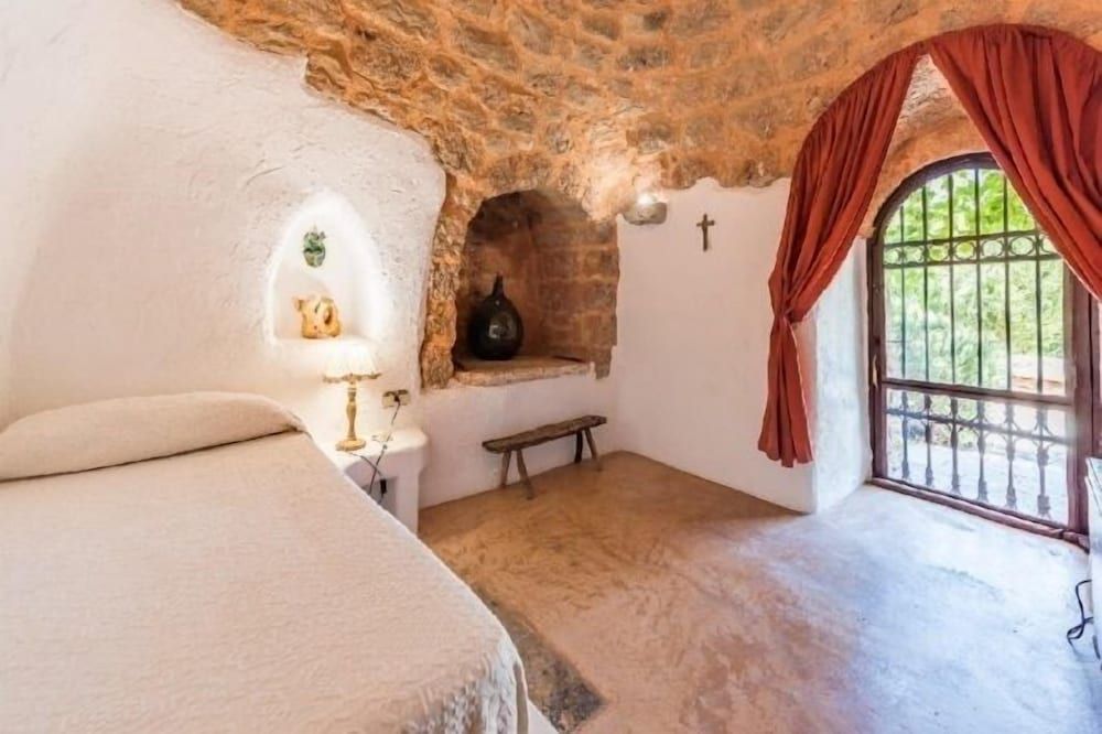 Traditional House, 3 Bedrooms, 2 Bathrooms (Il Trullo)