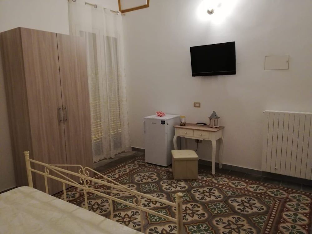 B&B ChiaFè Double Room, Jetted Tub 4