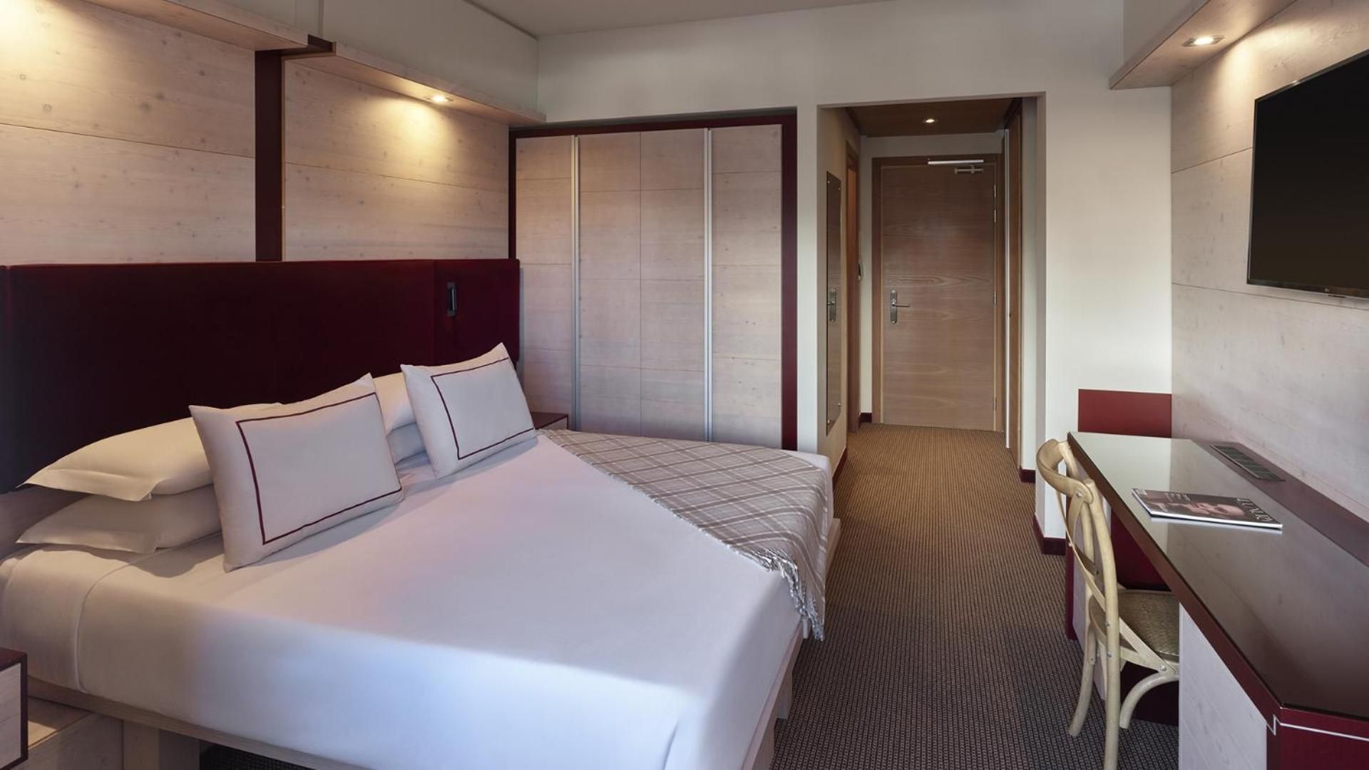 Suite with Mountain View