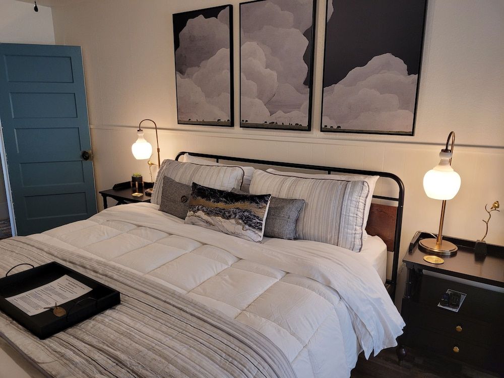 Mountainside Inn Deluxe Room 6