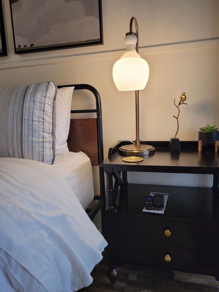 Mountainside Inn Deluxe Room 5