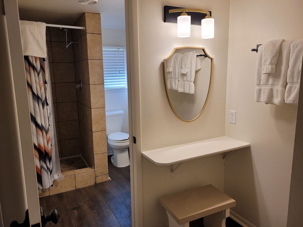 Mountainside Inn Deluxe Room 10