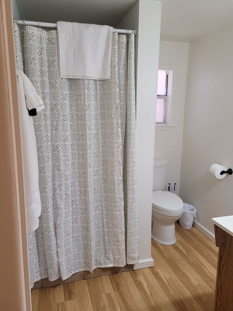 Mountainside Inn Economy Room 5