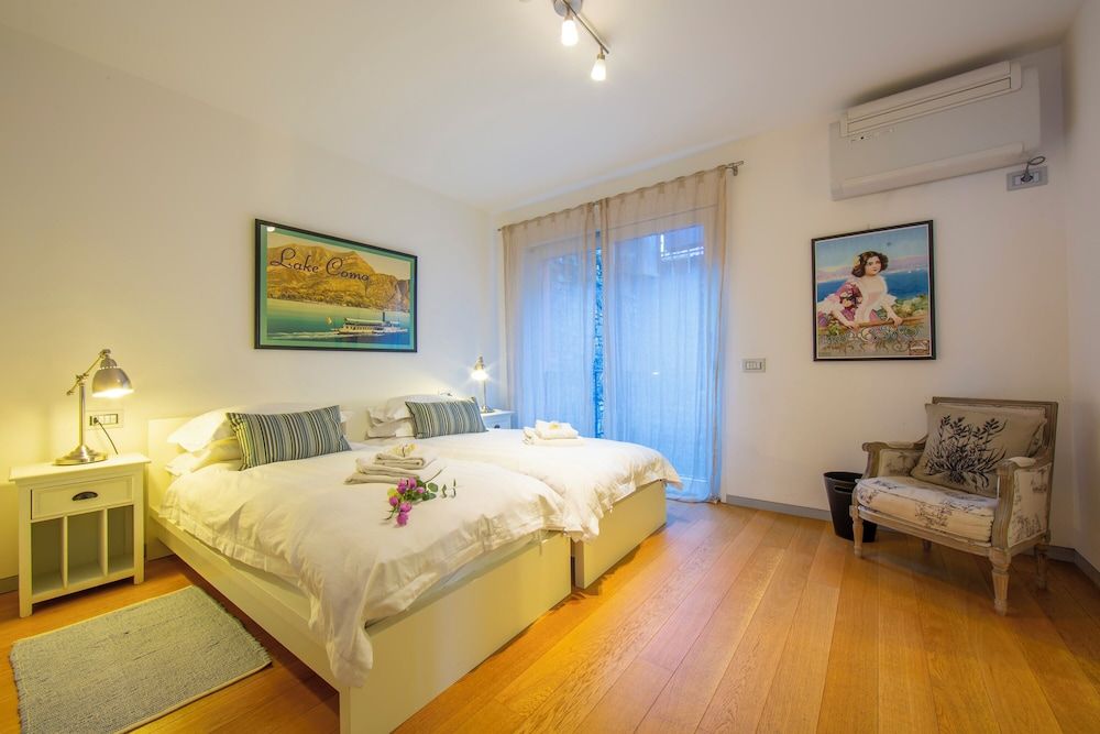 Family Apartment, 4 Bedrooms, Lakeside (Argegno Fronte Lago)