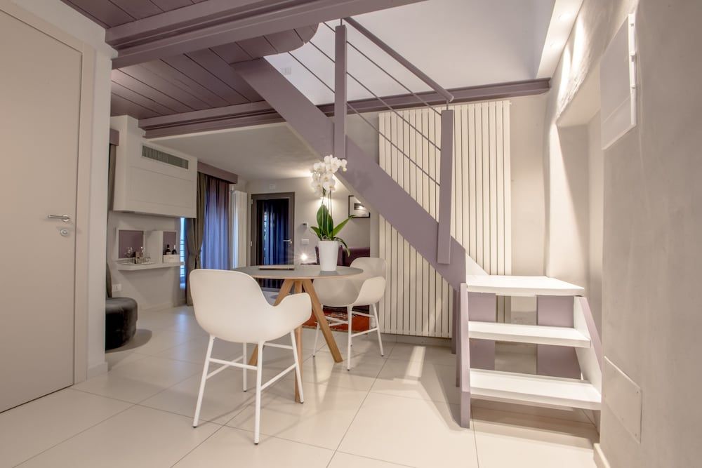 Uve Rooms & Wine Bar Suite 6