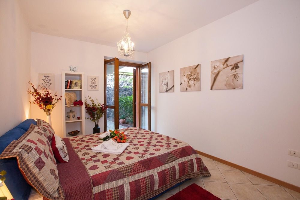 Family Apartment, 2 Bedrooms, Mountainside (Vista d'Oro Ulivo Apt. 4)
