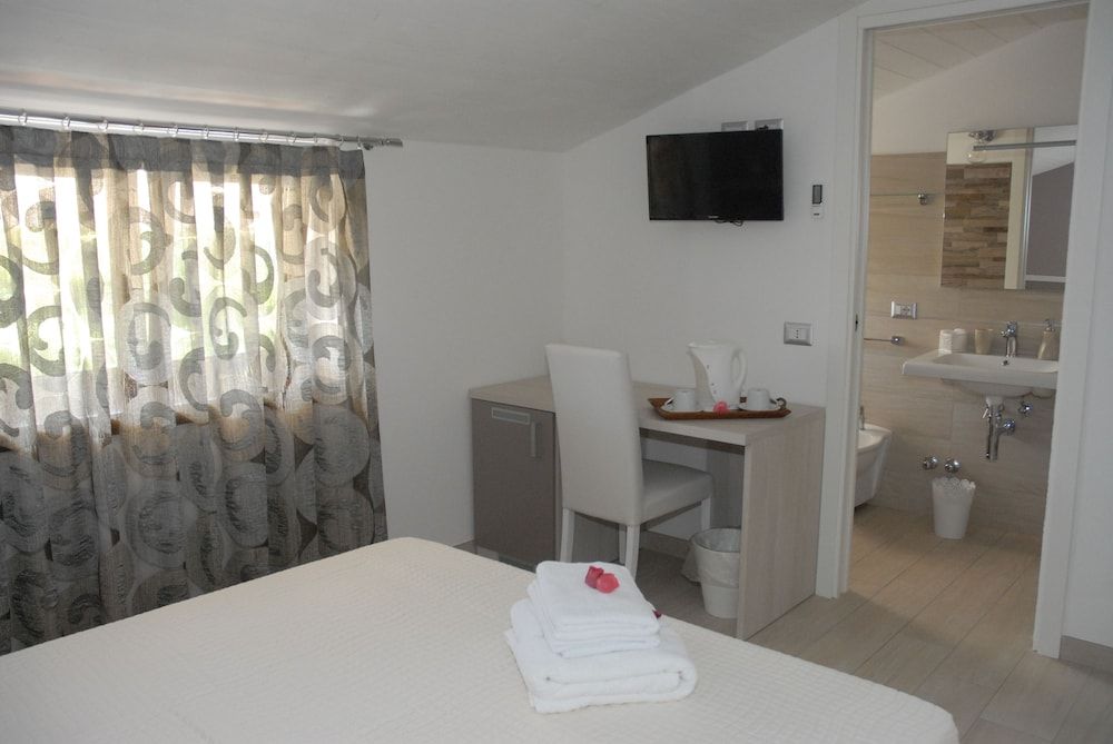 Standard Double Room, 1 Queen Bed