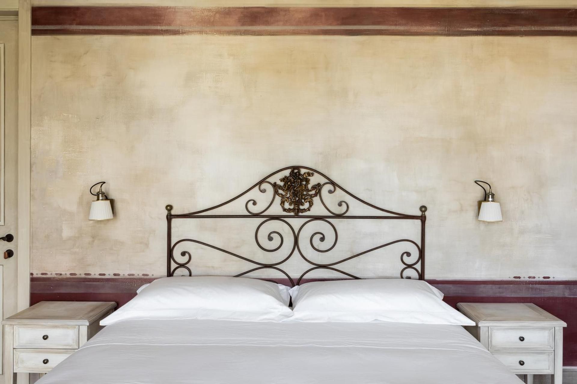 Deluxe Room (2 Adults + 1 Child)