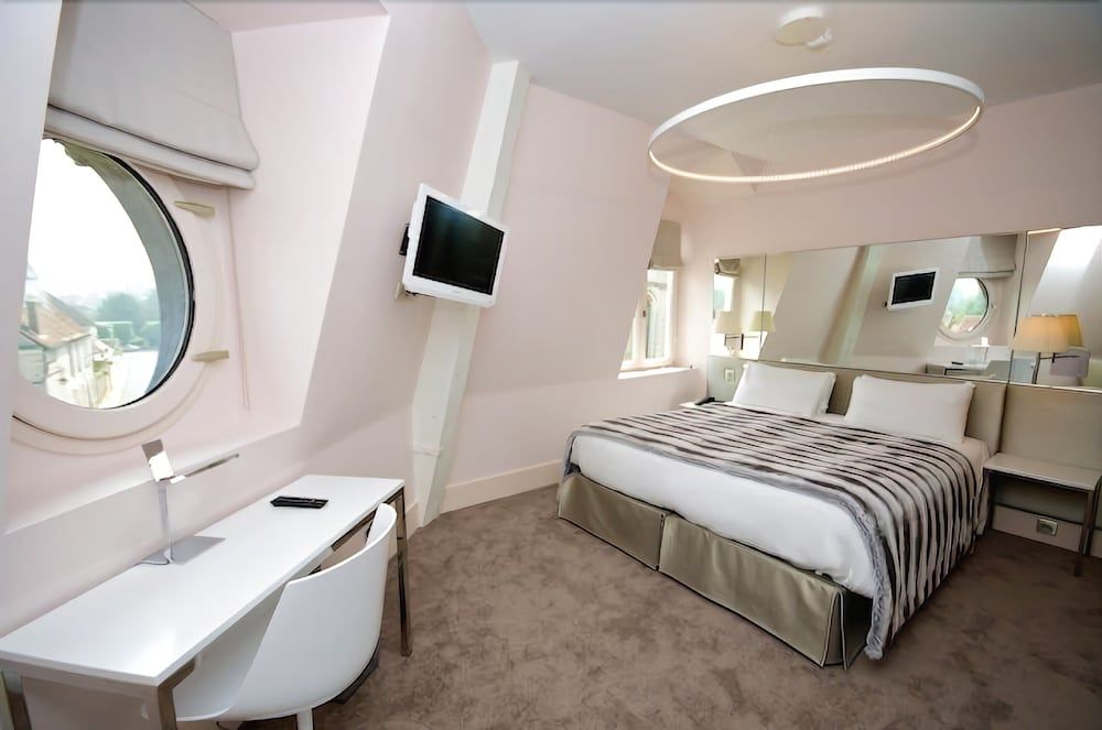 Le Cesar Hotel Family Quadruple Room