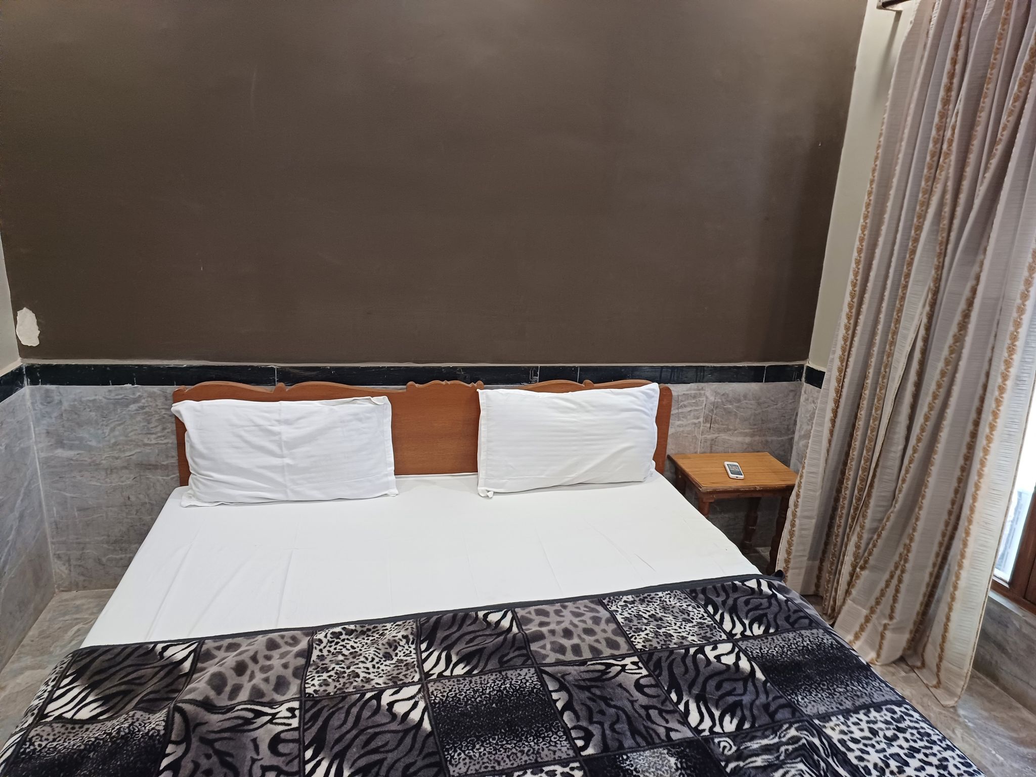 Peacock Holiday Resort Deluxe AC Room 3