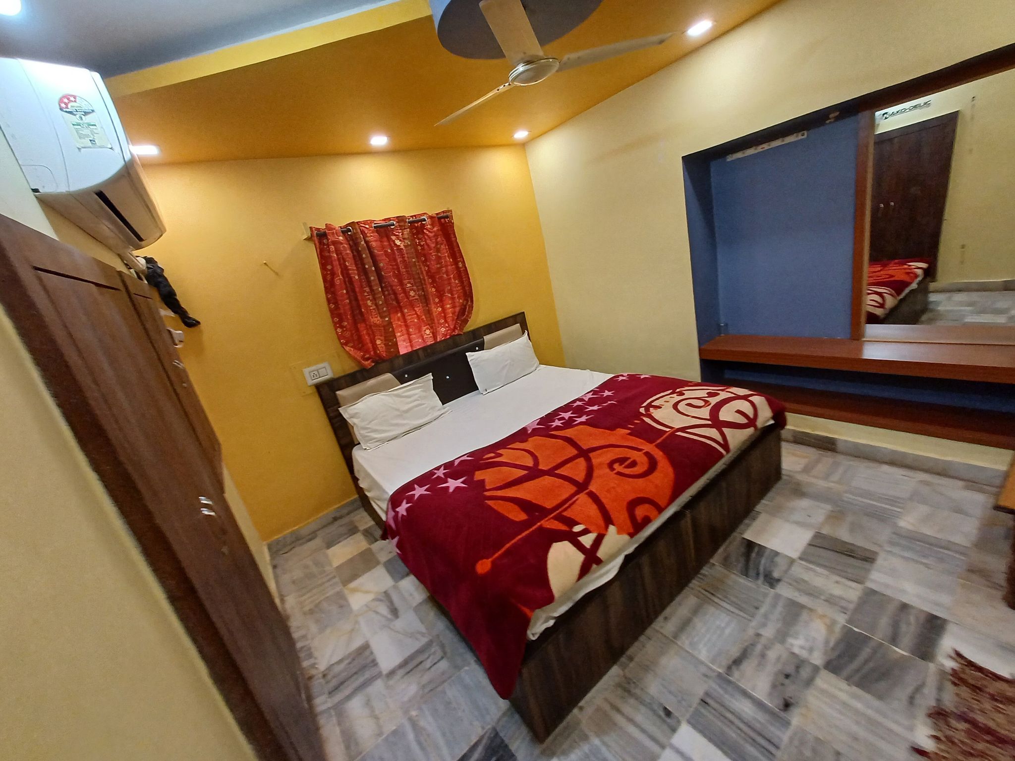 Peacock Holiday Resort Deluxe AC Room