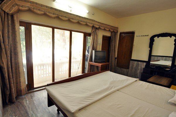 Peacock Holiday Resort Deluxe AC Room 2