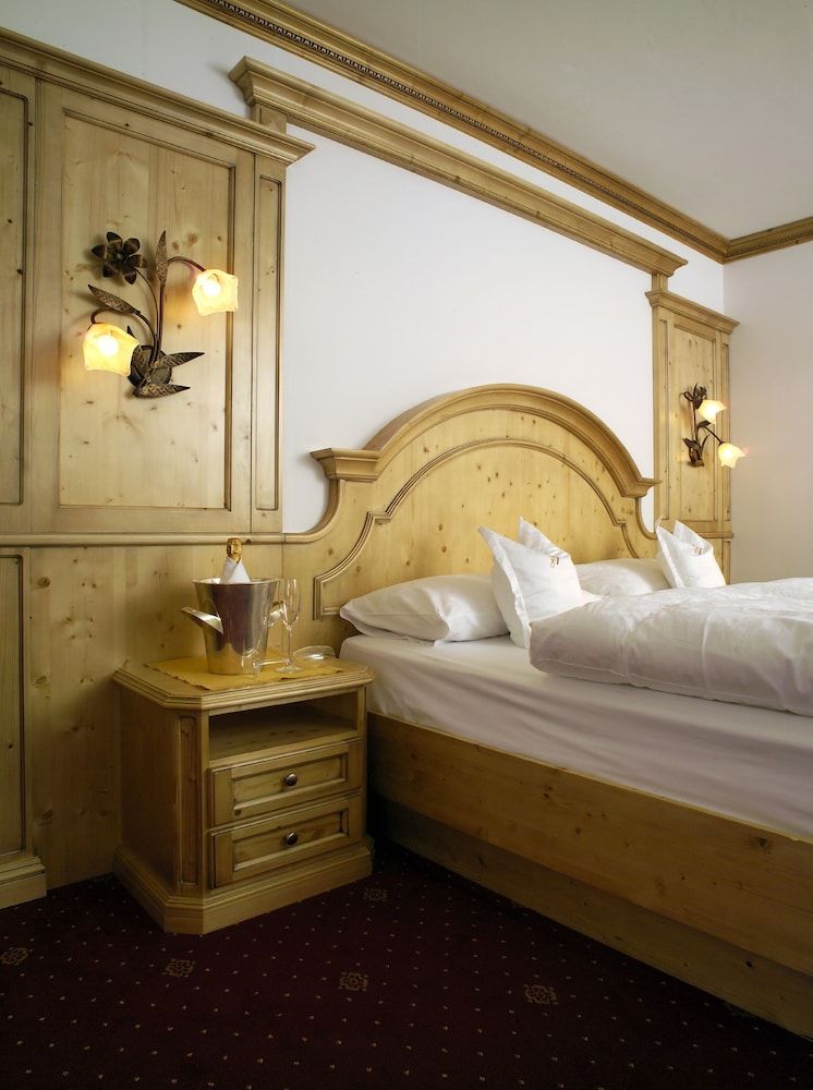 Classic Double or Twin Room, Balcony, Mountain View