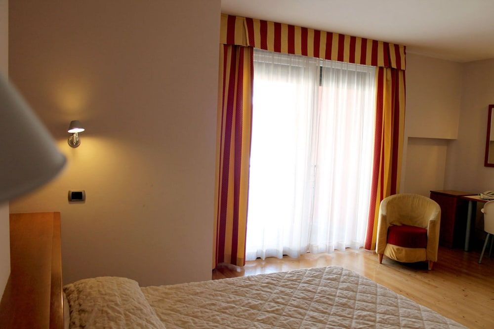 Rubicone Hotel Deluxe Double or Twin Room 5