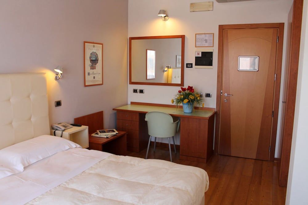 Rubicone Hotel Deluxe Double or Twin Room 7