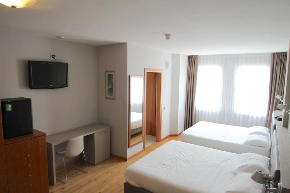 Rubicone Hotel Deluxe Quadruple Room