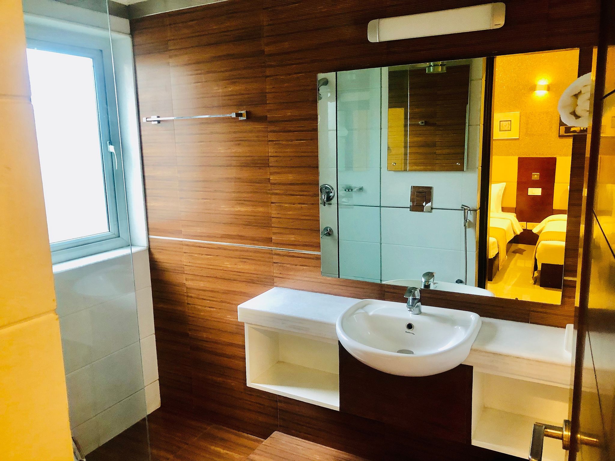 Hotel 91 Golf Course Road Deluxe Double Room with Free WiFi 10