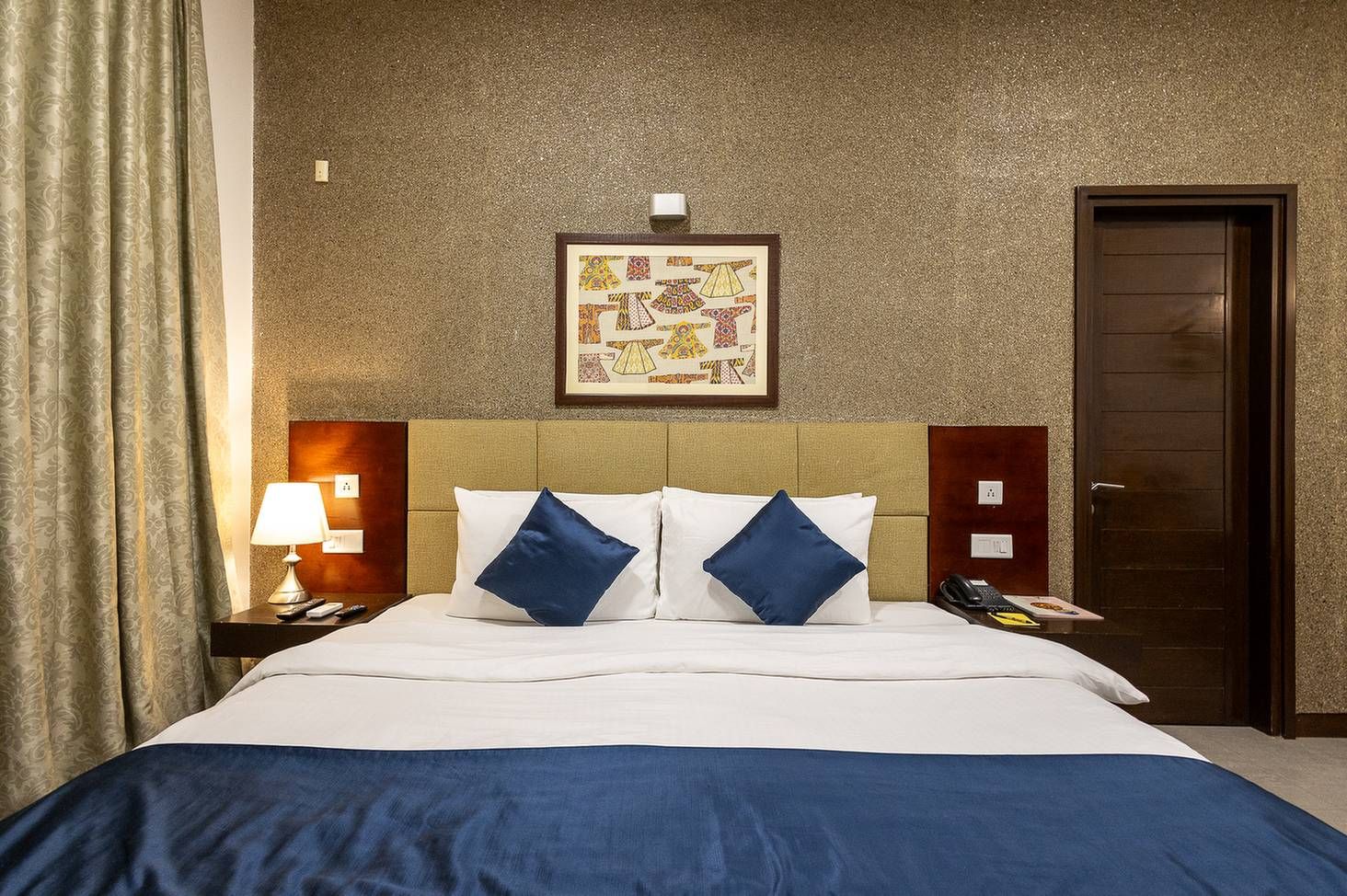 Hotel 91 Golf Course Road Deluxe Double Room with Free WiFi 2