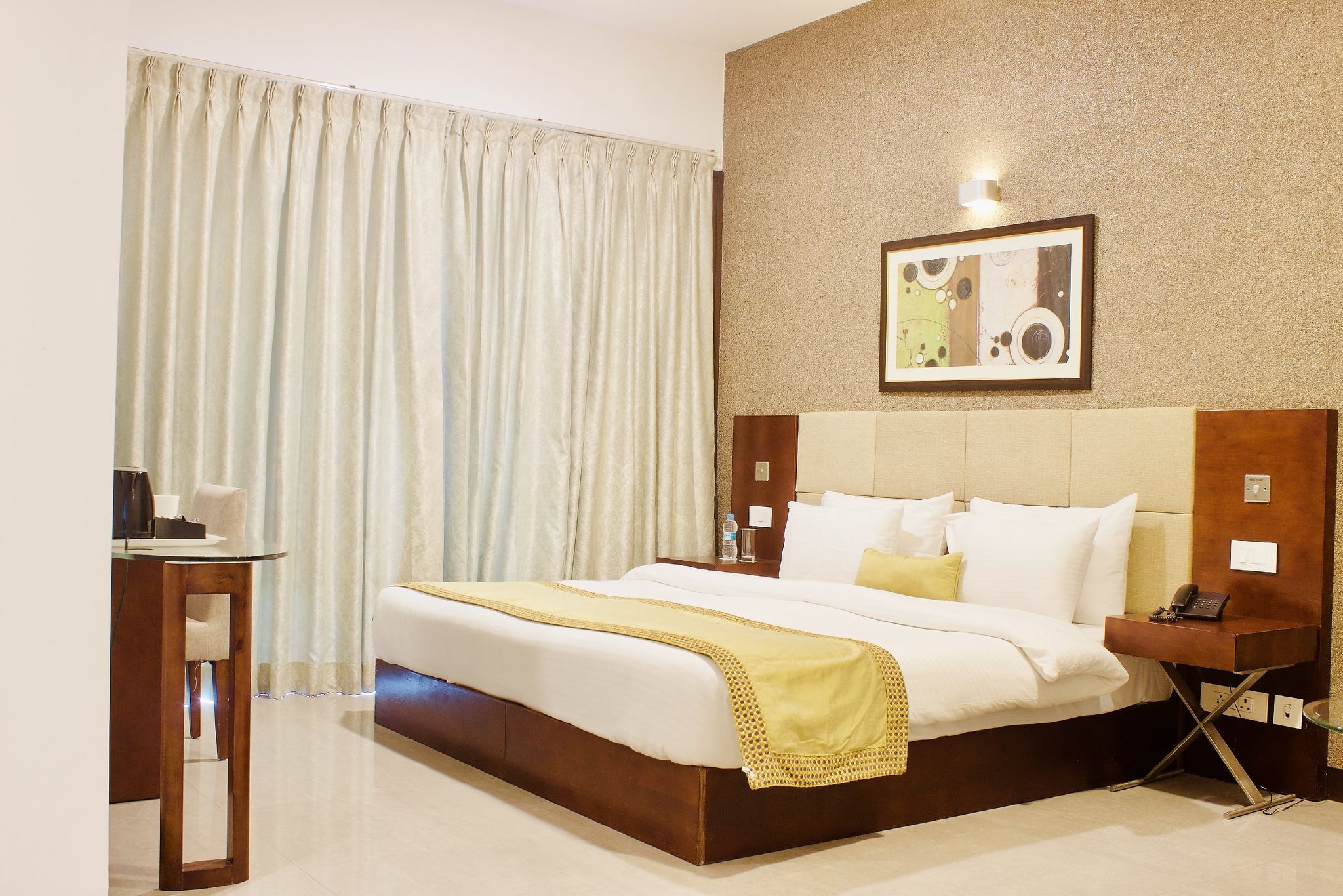 Hotel 91 Golf Course Road Deluxe Double Room with Free WiFi 4