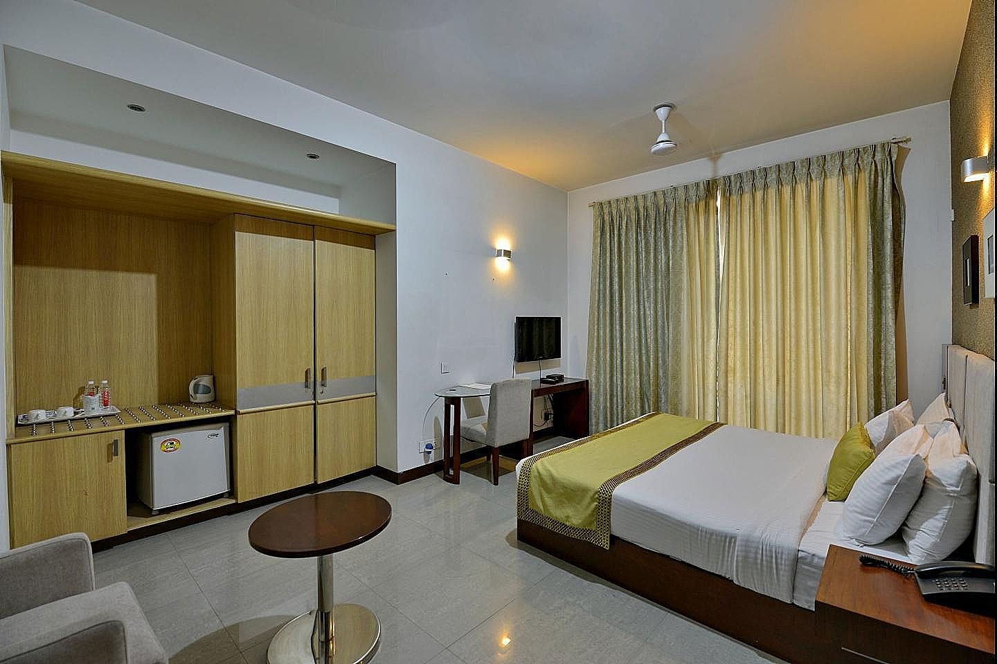 Hotel 91 Golf Course Road Deluxe Double Room with Free WiFi 7