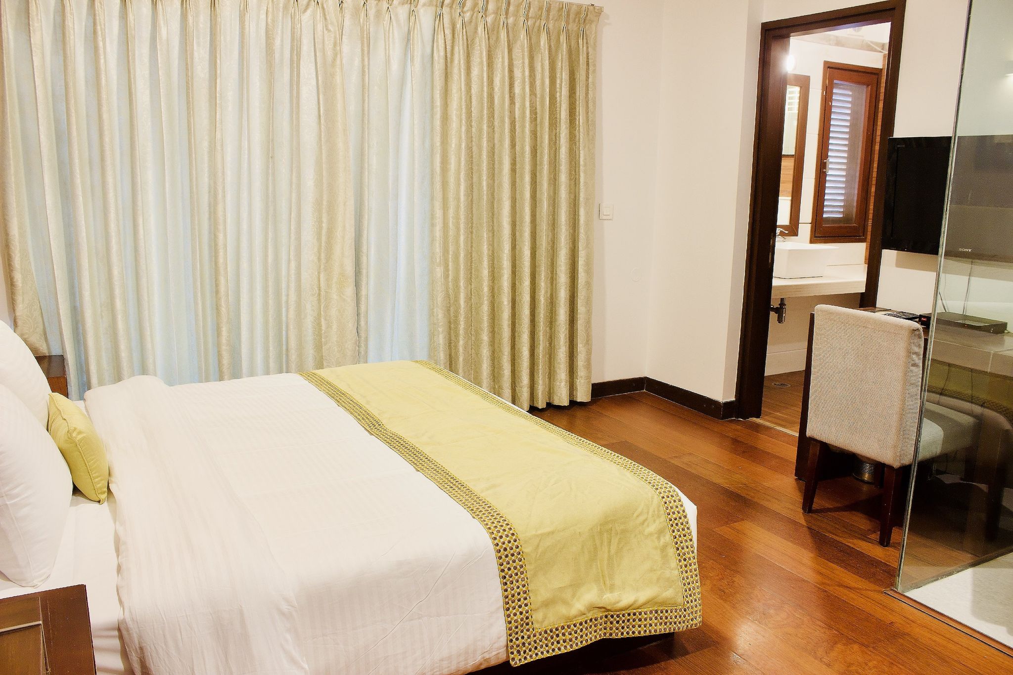 Hotel 91 Golf Course Road Deluxe Double Room with Free WiFi 3