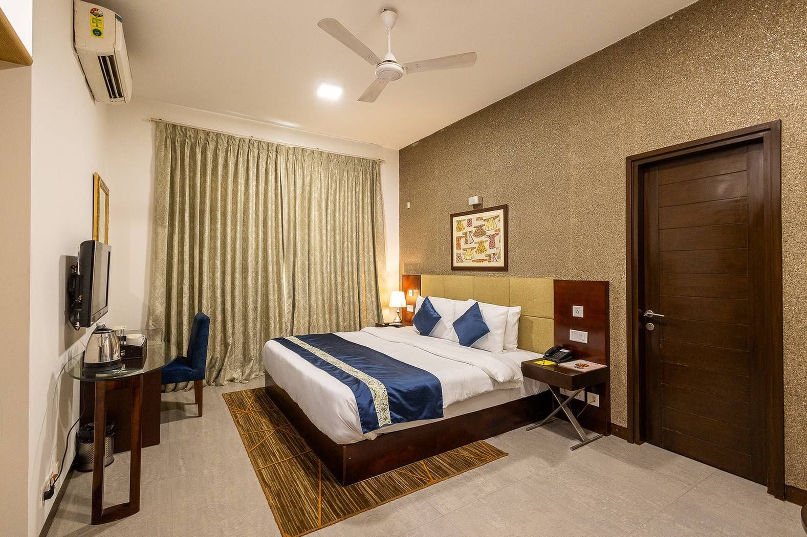 Hotel 91 Golf Course Road Deluxe Double Room with Free WiFi 5