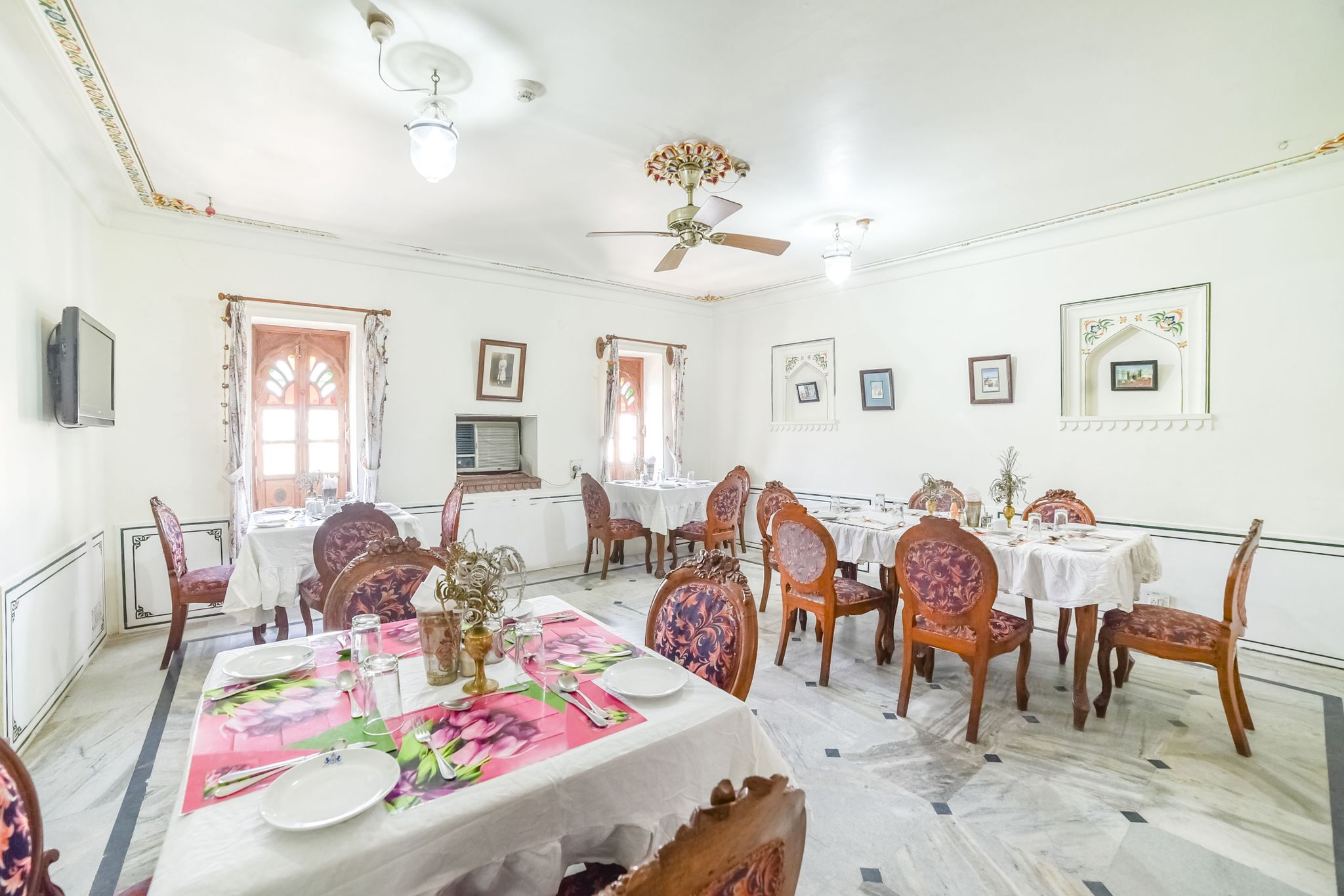 Food & Dining