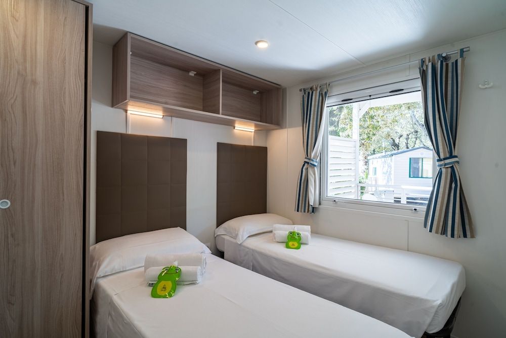 Superior Mobile Home, 2 Bedrooms (Pet Friendly)