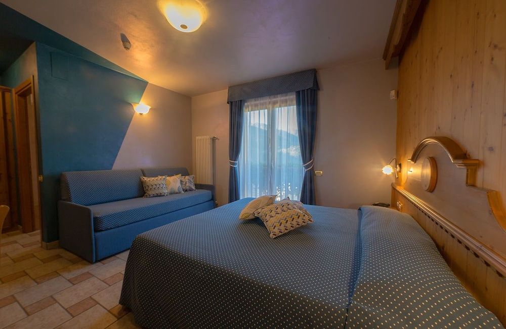 Deluxe Double or Twin Room (Castle View)