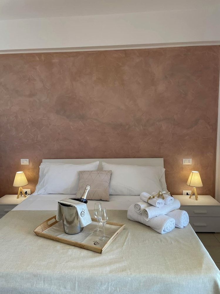 Deluxe Apartment, 2 Bedrooms, Partial Sea View