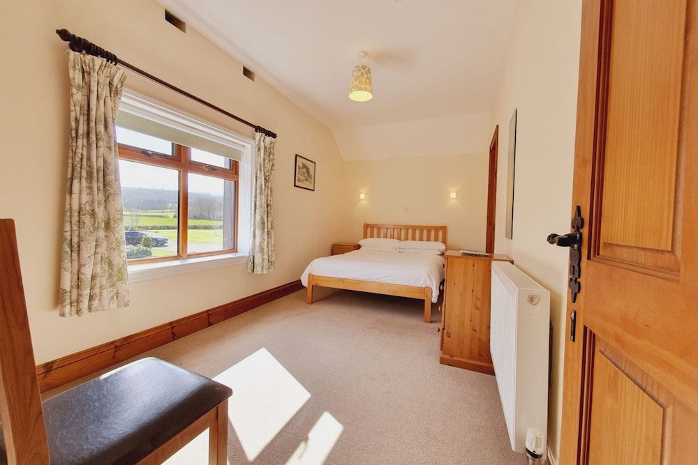 Family House, 2 Bedrooms, Pool Access