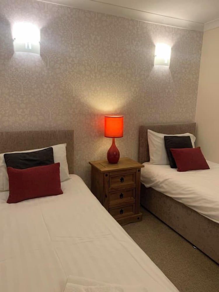 Elen's Castle Hotel Twin Room, 2 Twin Beds, Ensuite ( Room 12) 2