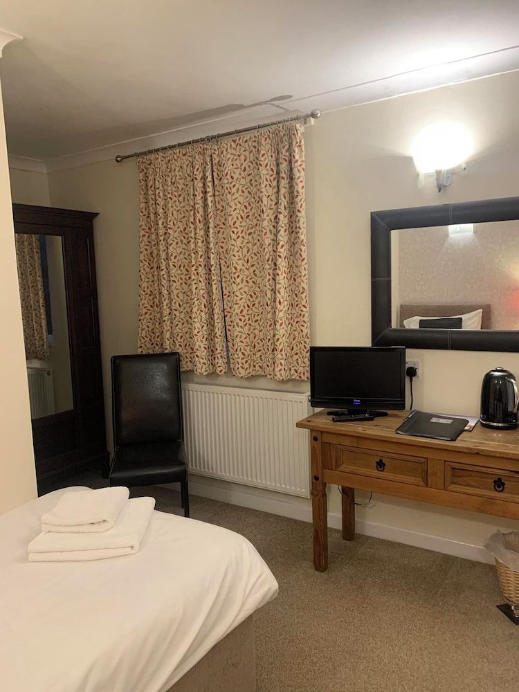 Elen's Castle Hotel Twin Room, 2 Twin Beds, Ensuite ( Room 12) 5