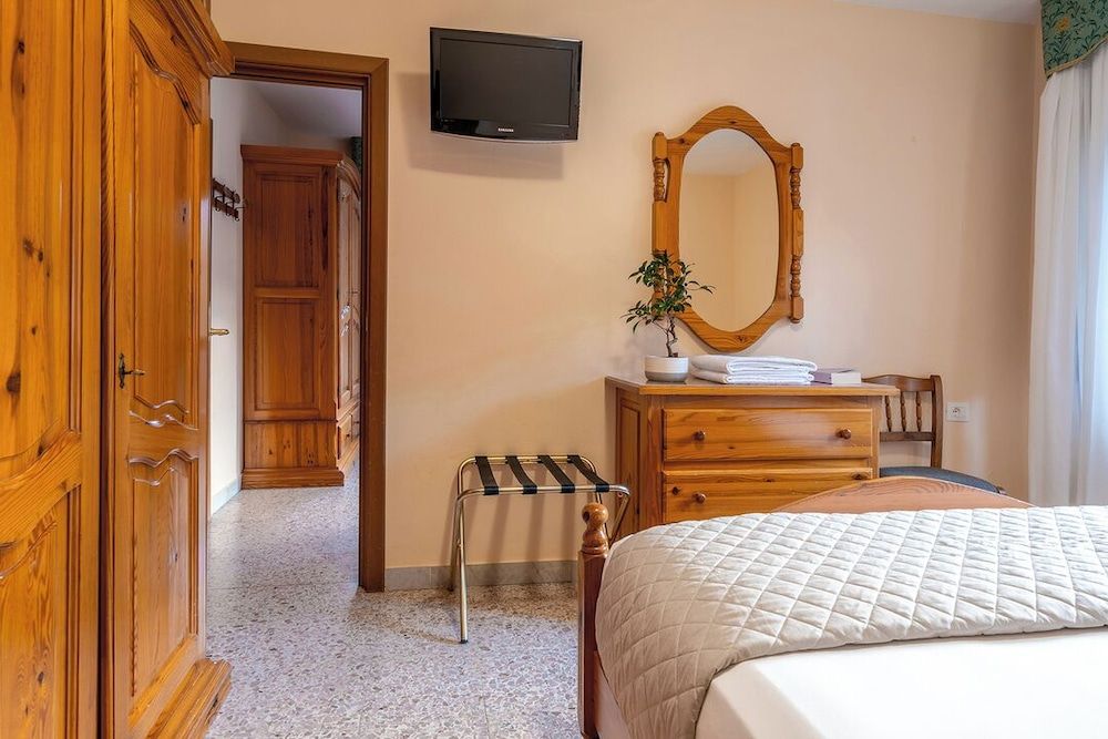 Hotel Iris Family Room 2