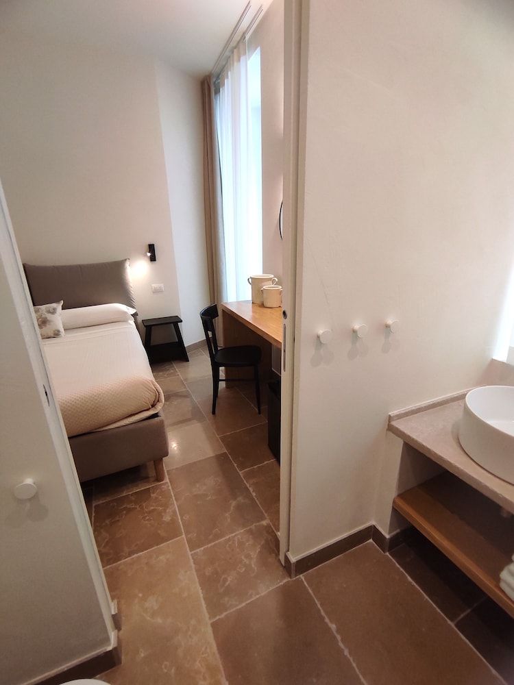 La Maison Triple Room 8