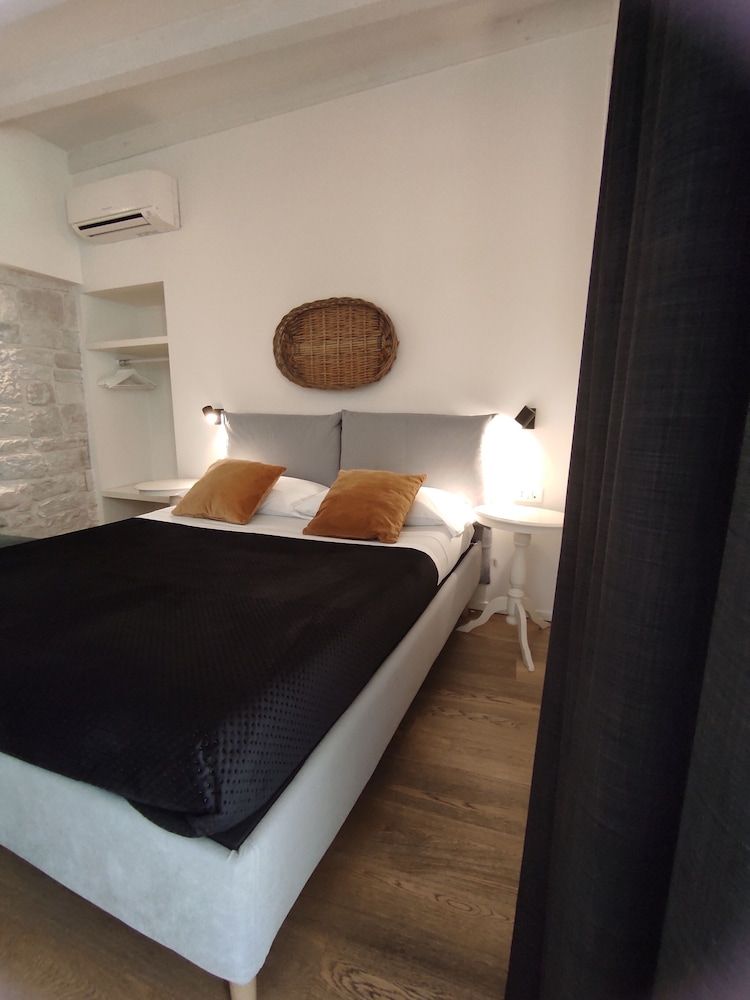 La Maison Triple Room 2