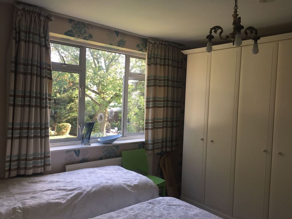Edgware Bed and Breakfast Comfort Quadruple Room 3