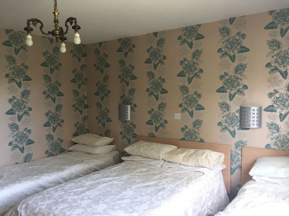 Edgware Bed and Breakfast Comfort Quadruple Room