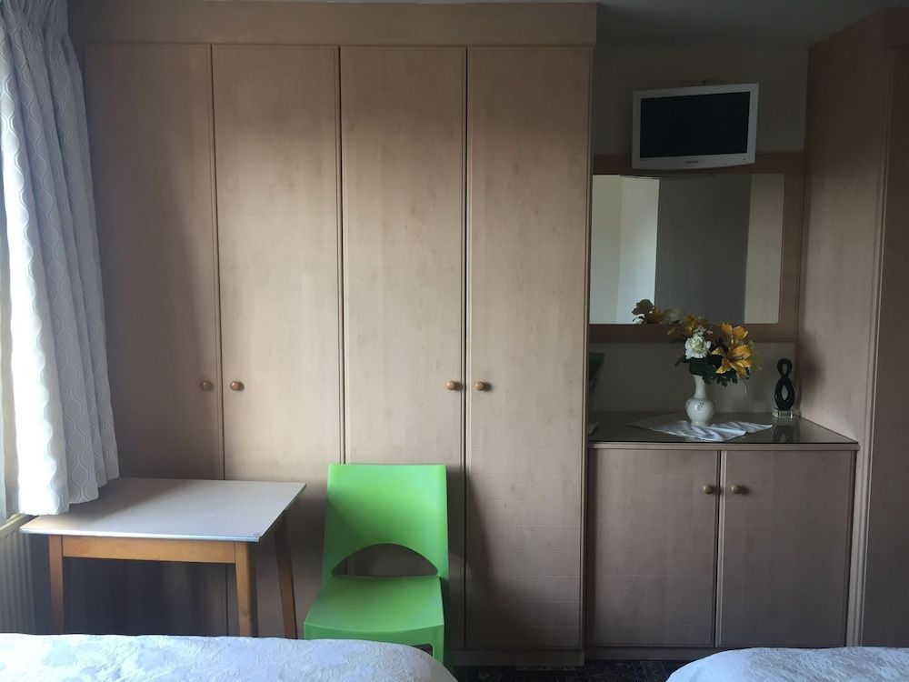 Edgware Bed and Breakfast Double Room, Ensuite 6