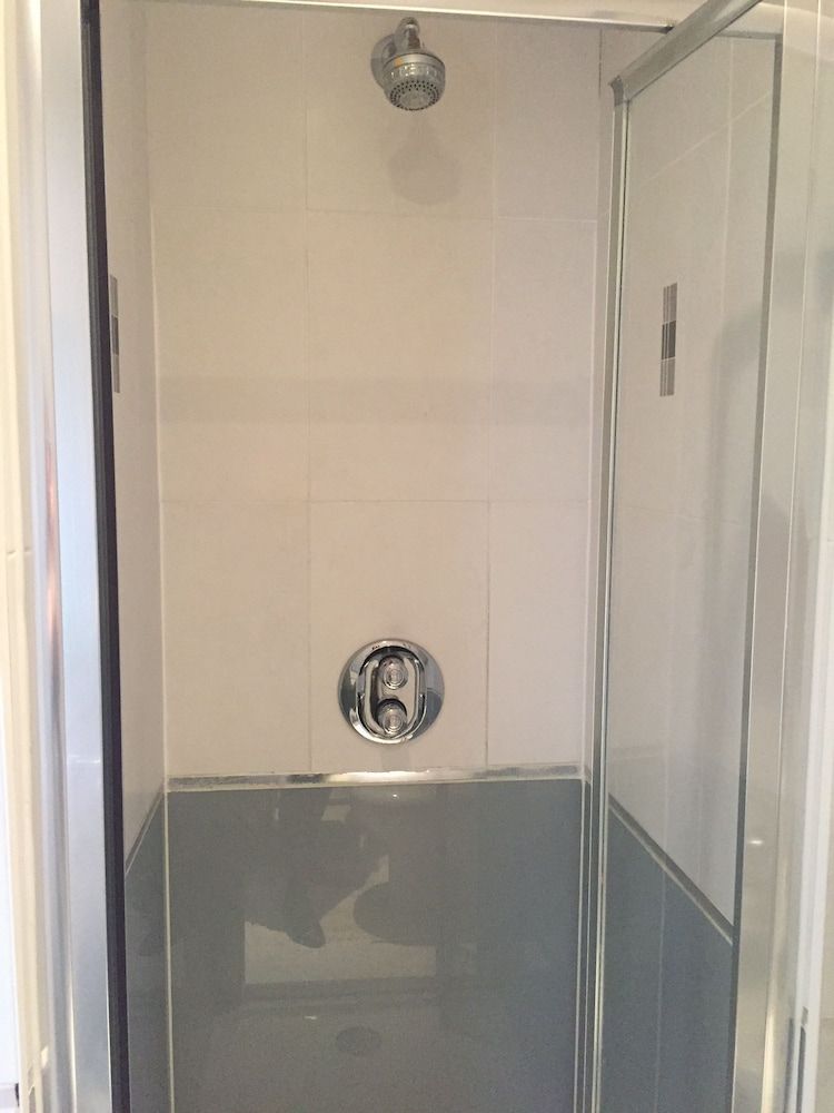 Edgware Bed and Breakfast Double Room, Ensuite 5