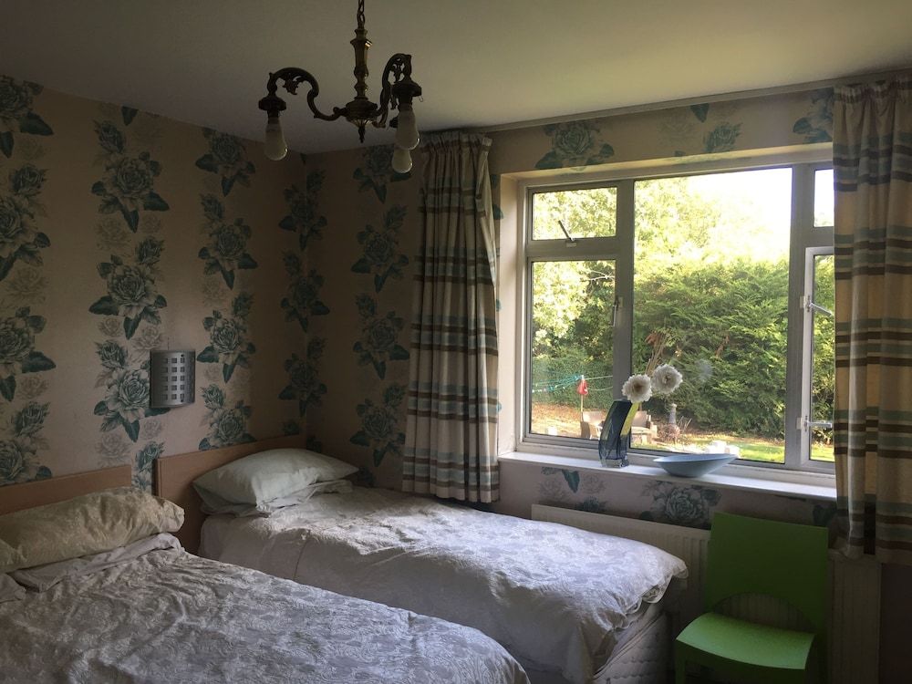 Edgware Bed and Breakfast Comfort Quadruple Room 4