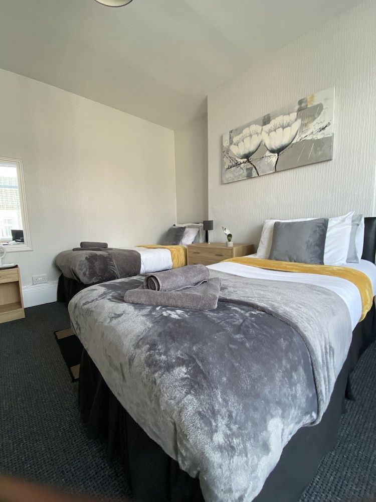 OYO Tudor Lodge - Redcar Beach