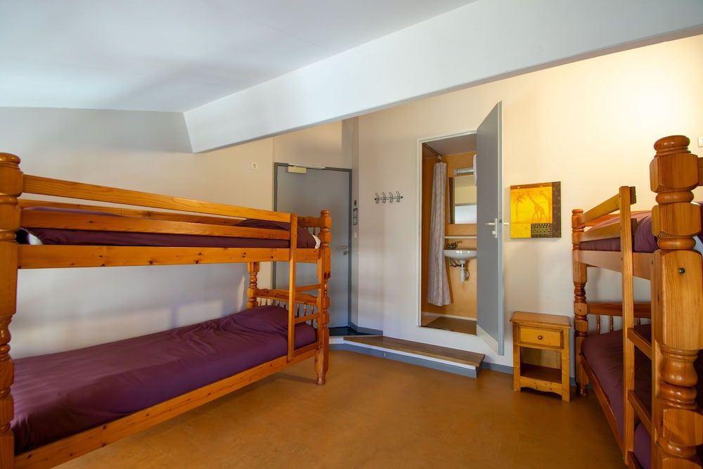 Basic Suite, Private Bathroom