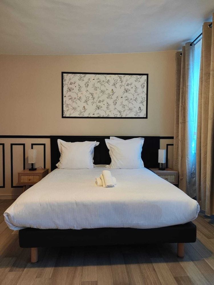 Hôtel du Lion d'or Comfort Room, 1 Queen Bed, Courtyard View 3